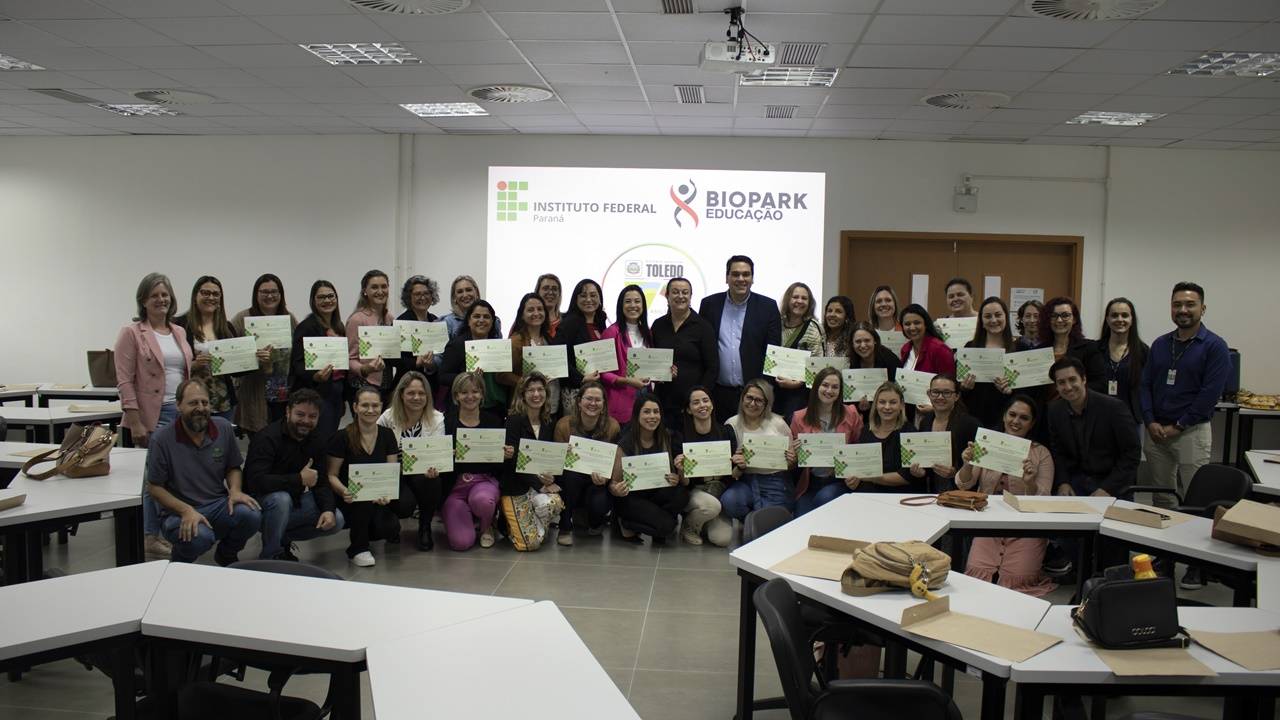 Parceria entre Biopark Educação, IFPR e Prefeitura de Toledo certifica primeira turma de educadores