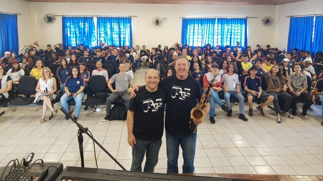 Estudantes do Colégio Padre Carmelo Perrone recebem palestra sobre música instrumental