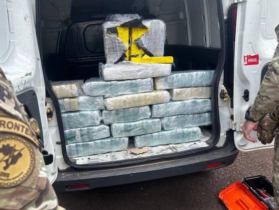 PRF apreende mais de 100 kg de maconha camuflada em placas de MDF em Cascavel