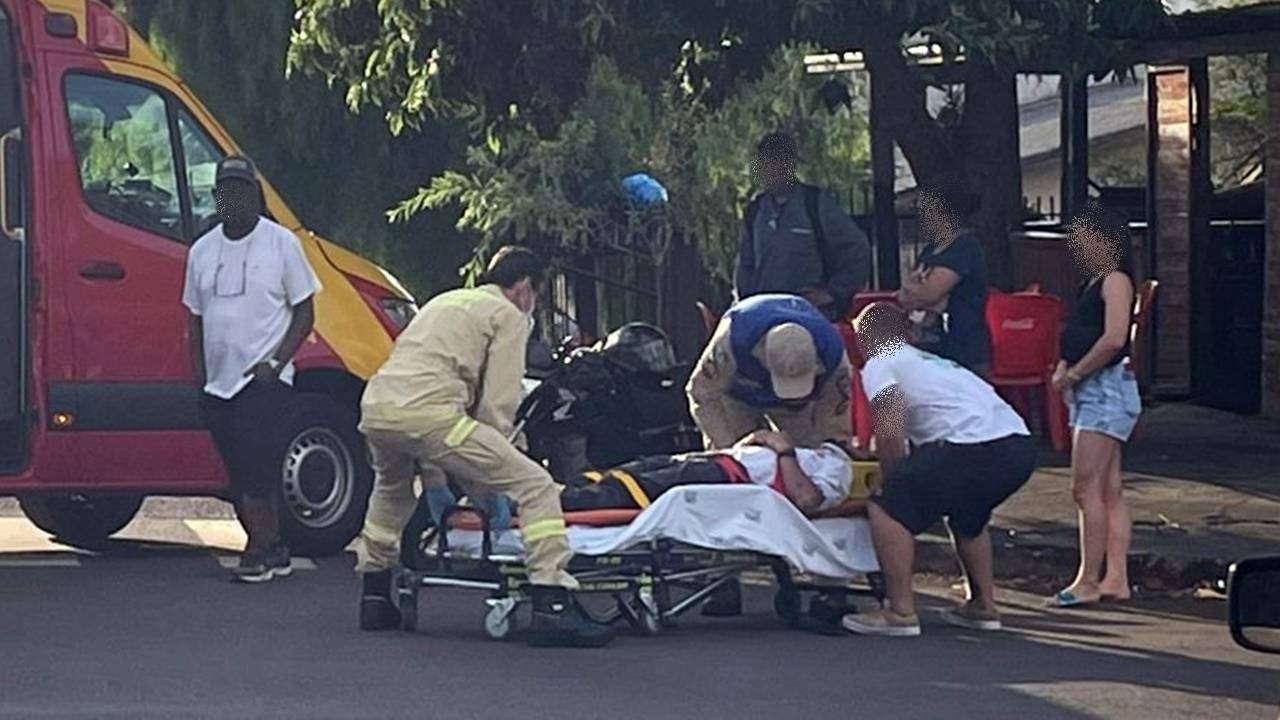 Motociclista fica ferido em colisão com carro no Bairro Periolo em Cascavel