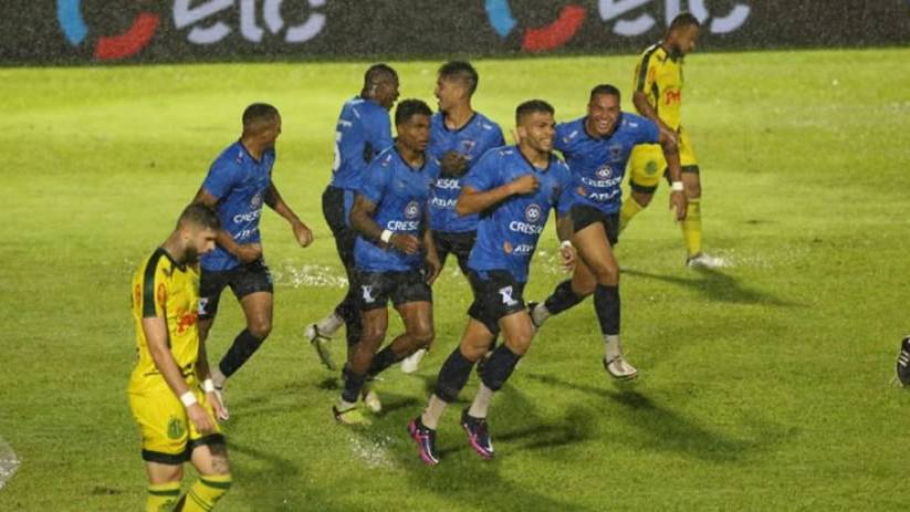 Azuriz bate o Mirassol e avança na Copa do Brasil