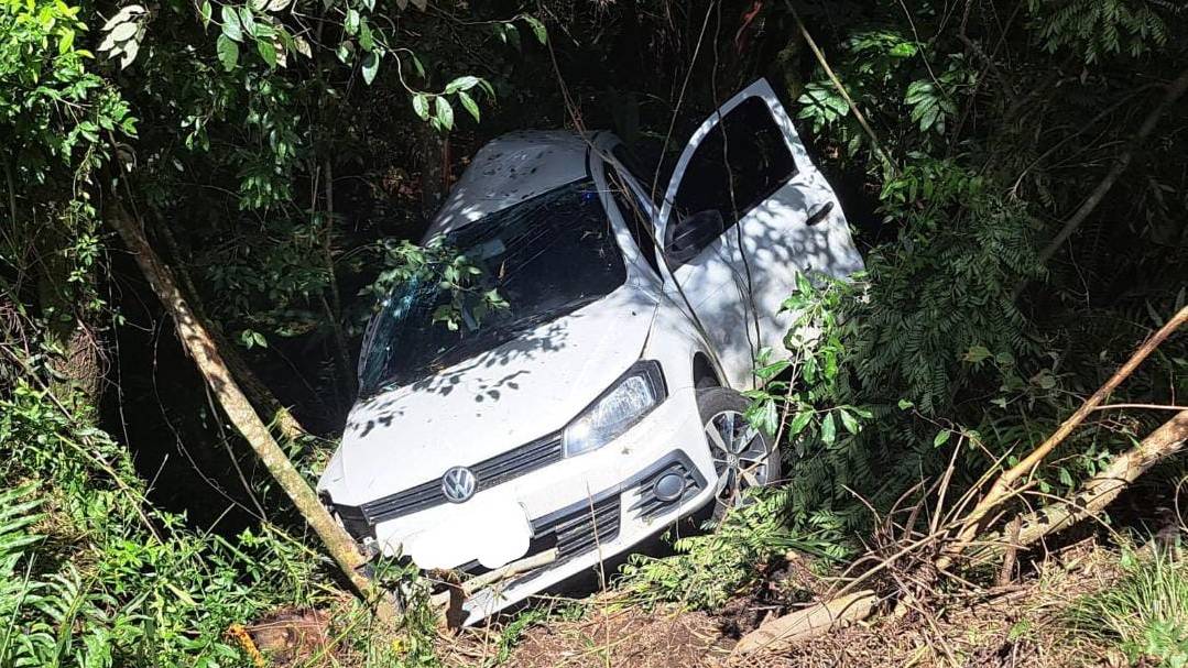 Médico morre em acidente na BR-116 em Quitandinha