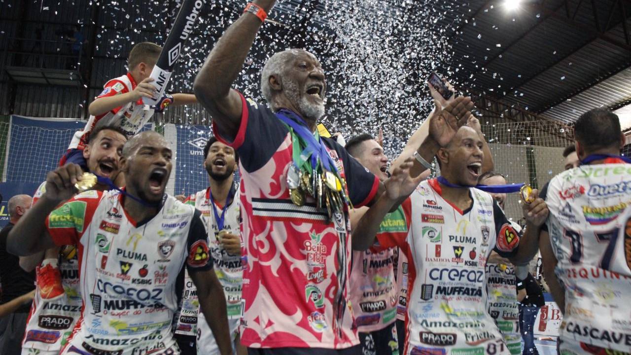 Jogadores do Cascavel Futsal mandam mensagens de apoio para Mangaba, que está internado