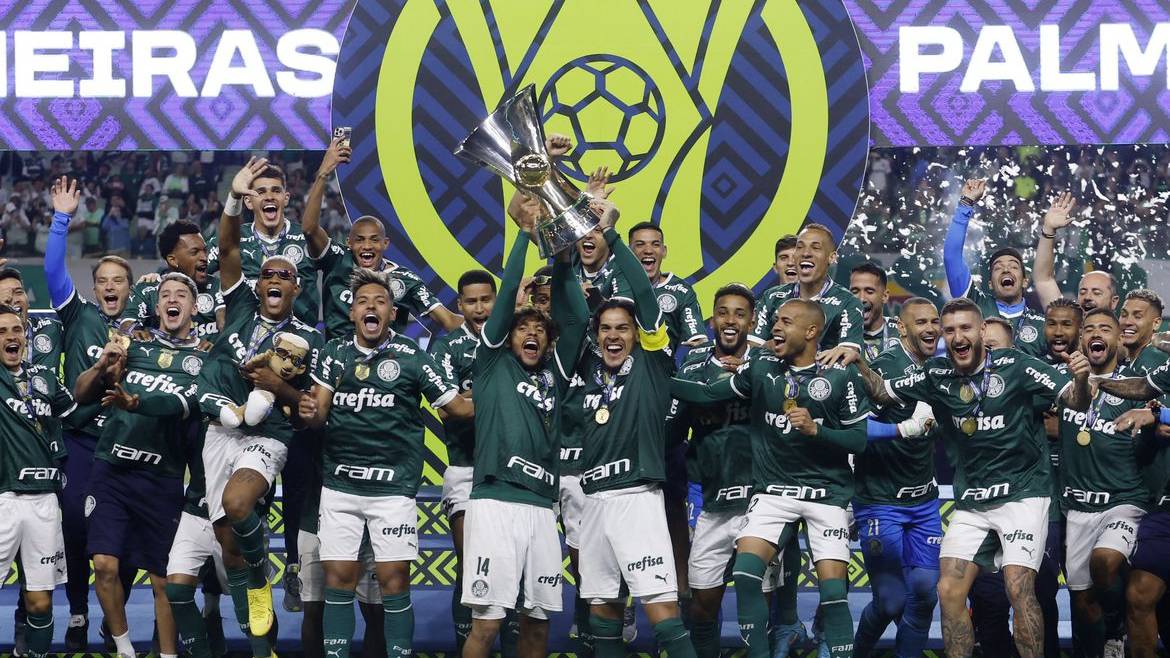 Palmeiras vence América-MG e recebe troféu de campeão Brasileiro