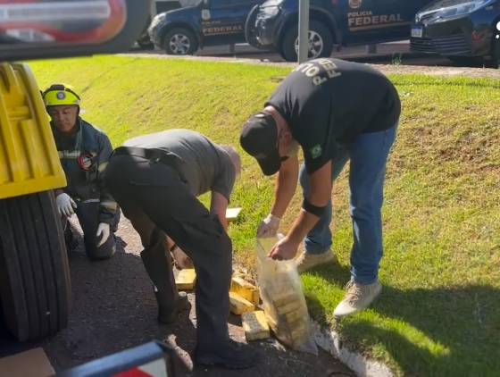 Em ação conjunta, PRF apreende 94 quilos de cocaína dentro de eixos de caminhão em Céu Azul