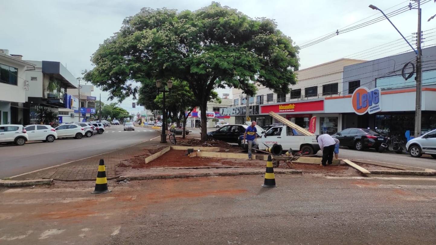 Prefeitura de Corbélia investe em melhorias nos estacionamentos da Avenida Minas Gerais