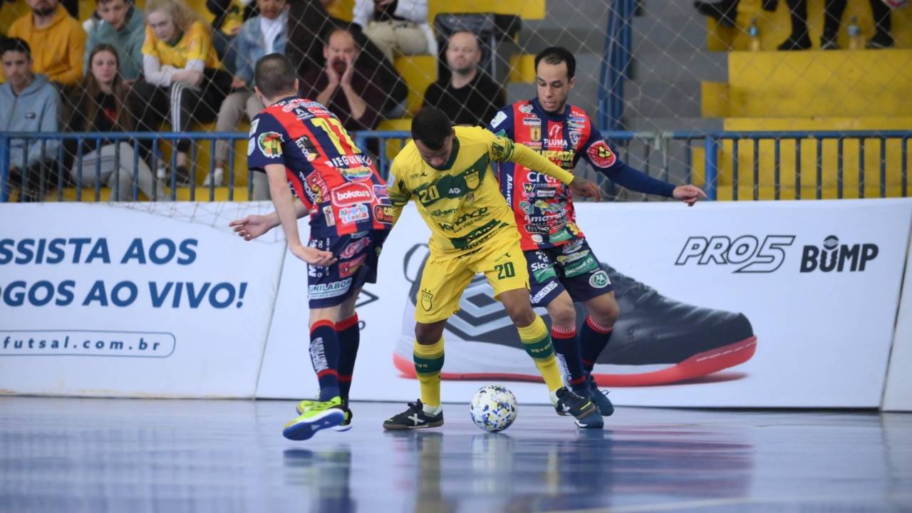 Cascavel Futsal é superado pela Assoeva jogando fora de casa