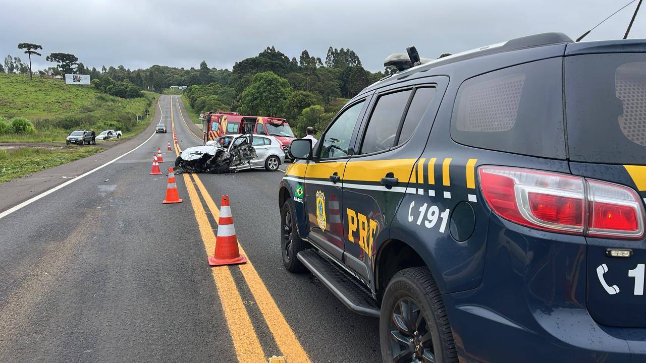 Colisão frontal deixa uma morta e três feridos na BR-277 em Guarapuava