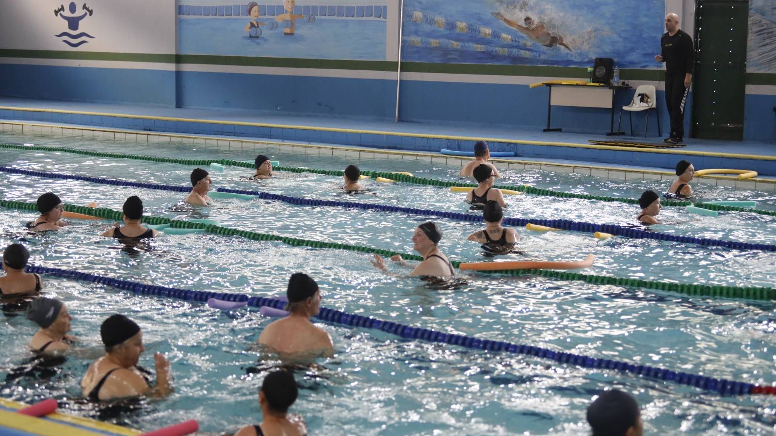 Piscinas públicas retomam aulas gratuitas de hidroginástica e natação em Cascavel