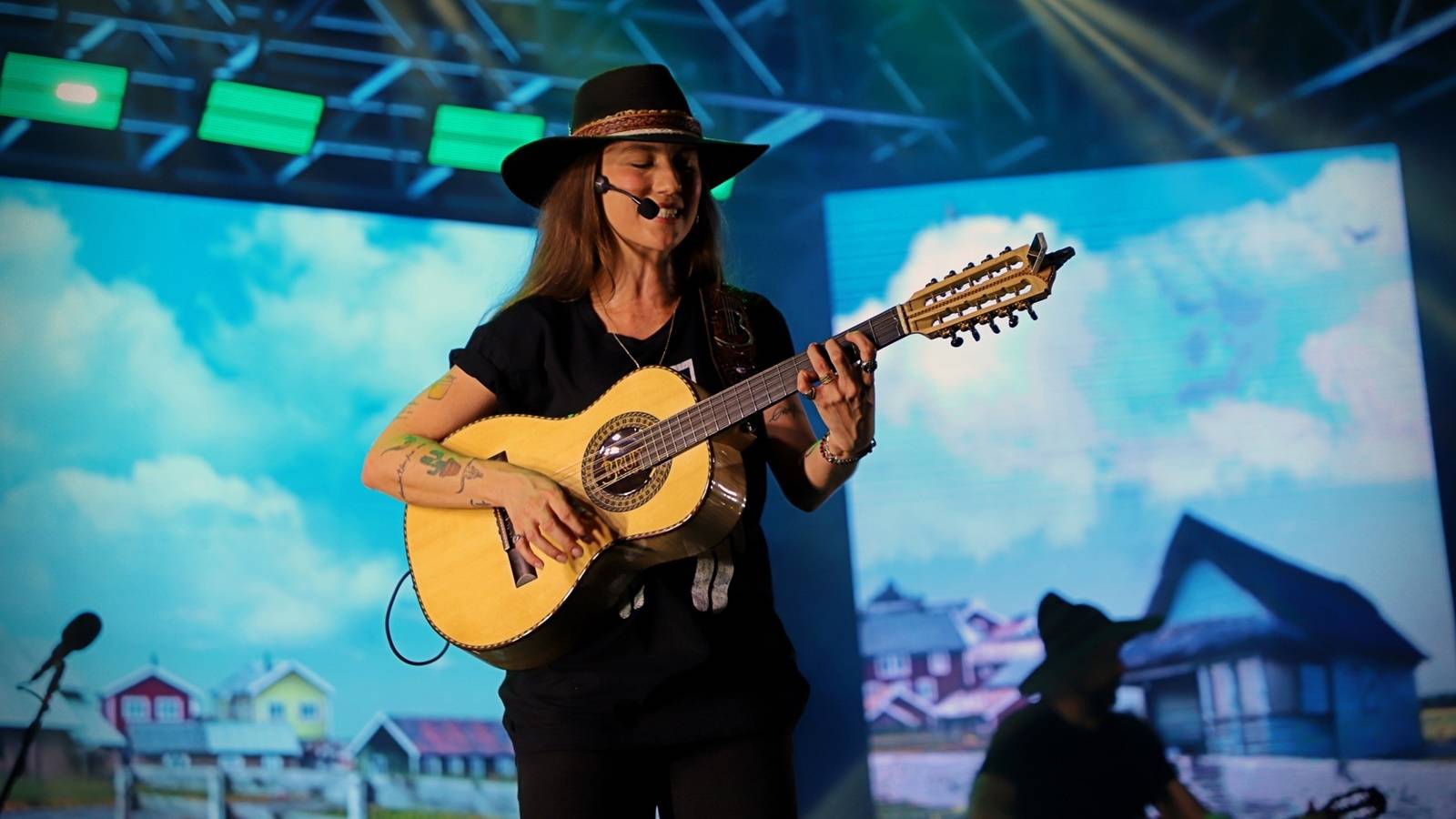 Com um show que durou aproximadamente 3 horas, Bruna Viola faz a festa nos 32 anos de Itaipulândia