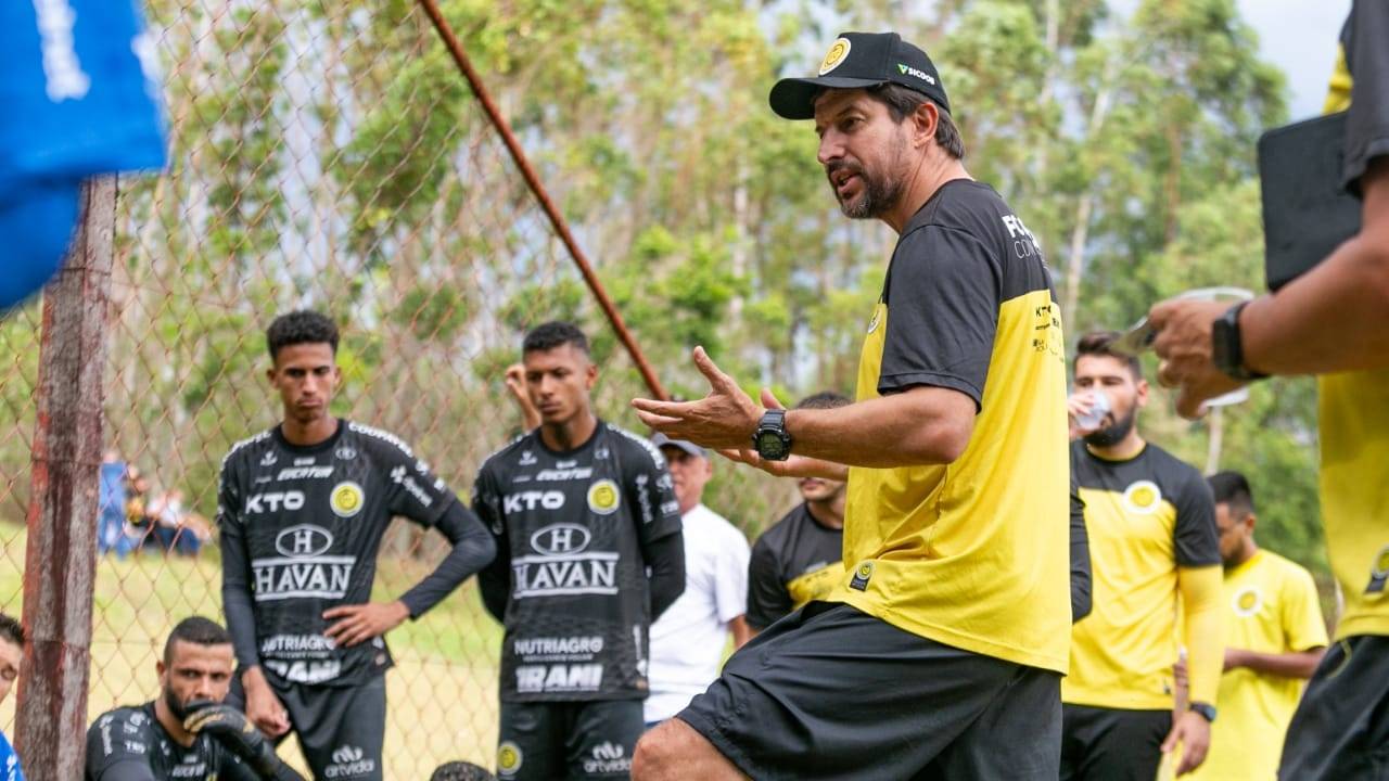 Tcheco completa um ano no FC Cascavel e projeta apoio da torcida: “São apaixonados”