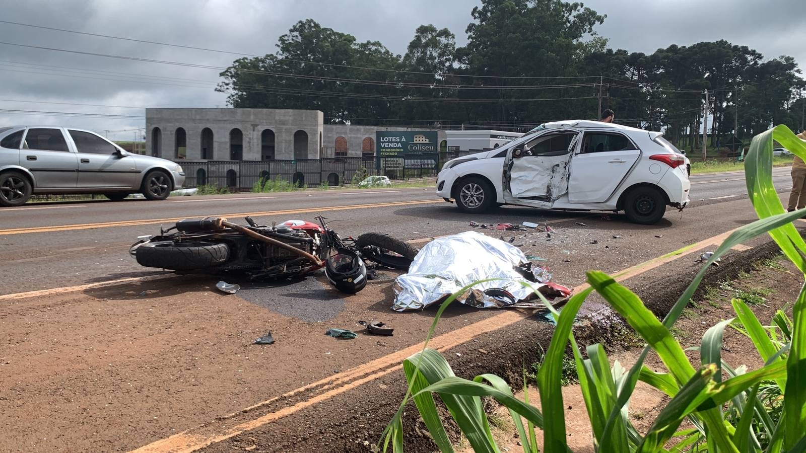 Gestante de seis meses e motociclista morrem após forte colisão na BR-277, em Santa Tereza do Oeste