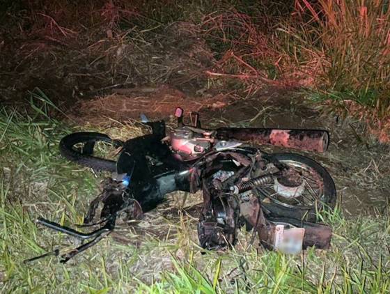 Colisão frontal entre carro e moto deixa pai e filho mortos na BR-272 no Paraná