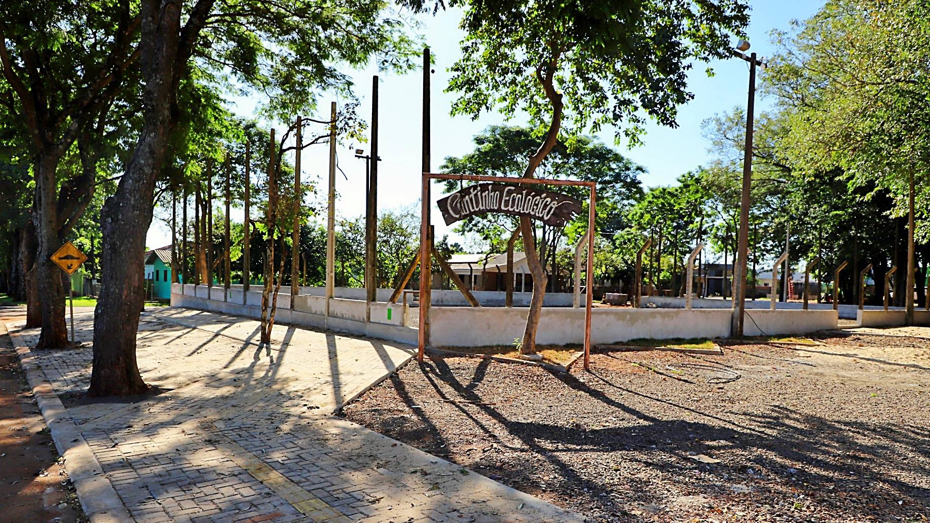 Campo do Bairro Curitibanos em Itaipulândia recebe grama sintética e outras melhorias