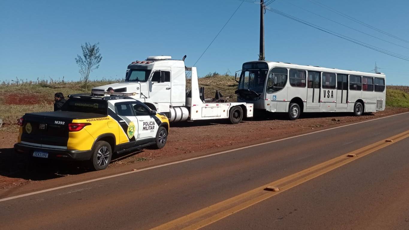 PMPR apreende grande carga de cigarros contrabandeados em ônibus na PR-317