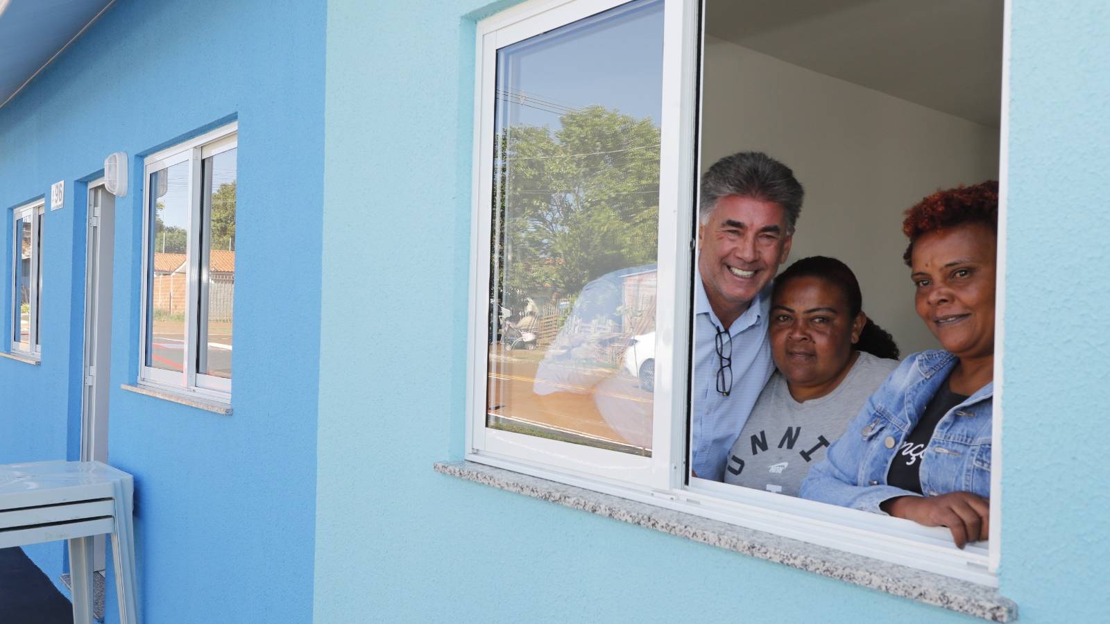 Cascavel entrega 14 casas para famílias em situação de vulnerabilidade social