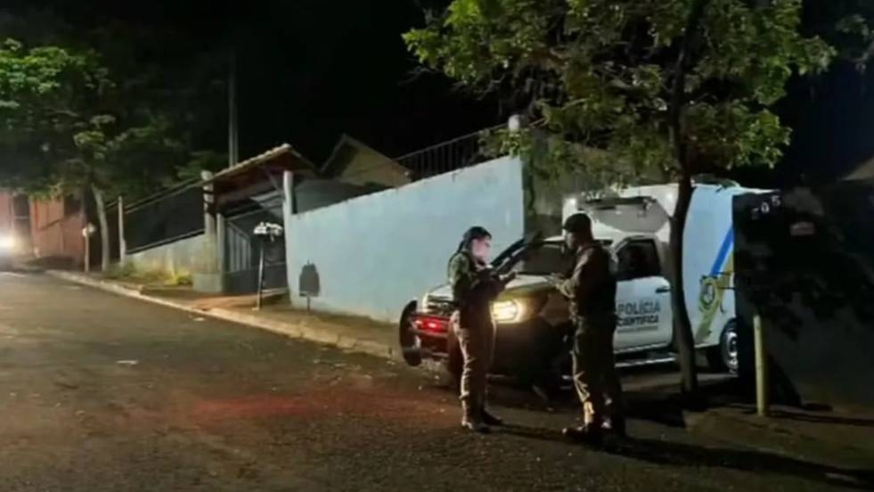 Homem é baleado e morto com filho no colo; Criança de 7 anos ficou gravemente ferida