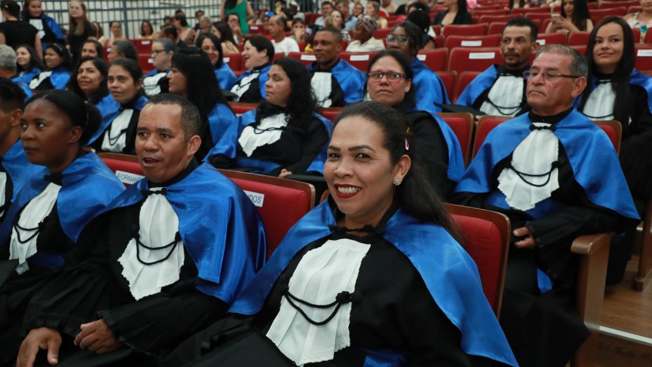 Superação, gratidão e orgulho marcaram a Formatura da EJA