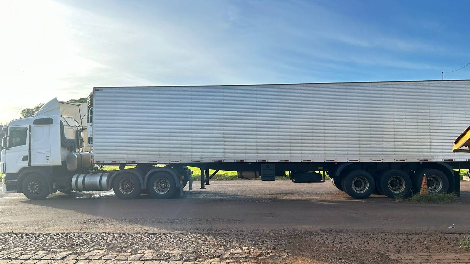 Polícia Rodoviária Federal apreende carreta com cigarros contrabandeados em Santa Tereza do Oeste