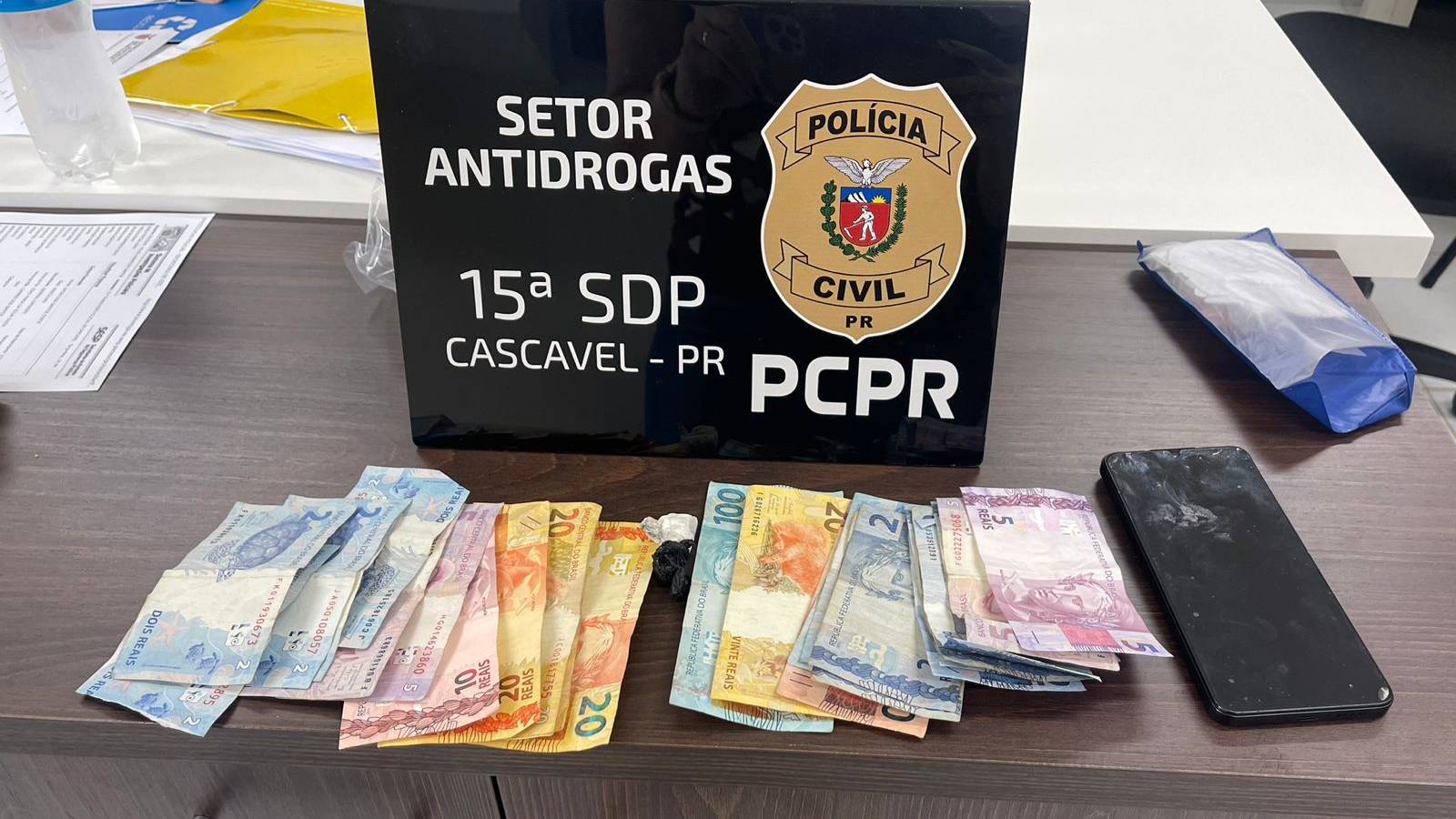 Polícia Civil realiza apreensão de drogas e prende dois suspeitos no centro de Cascavel