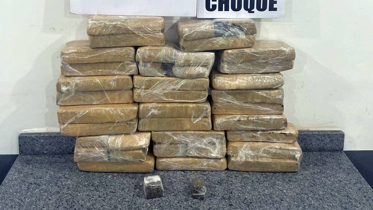 Polícia Militar apreende cerca de 25kg de maconha em ônibus em Santa Tereza do Oeste