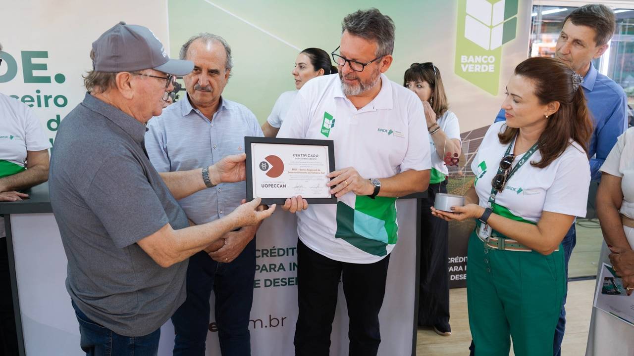 BRDE recebe Troféu de Empresa Amiga do Hospital Uopeccan