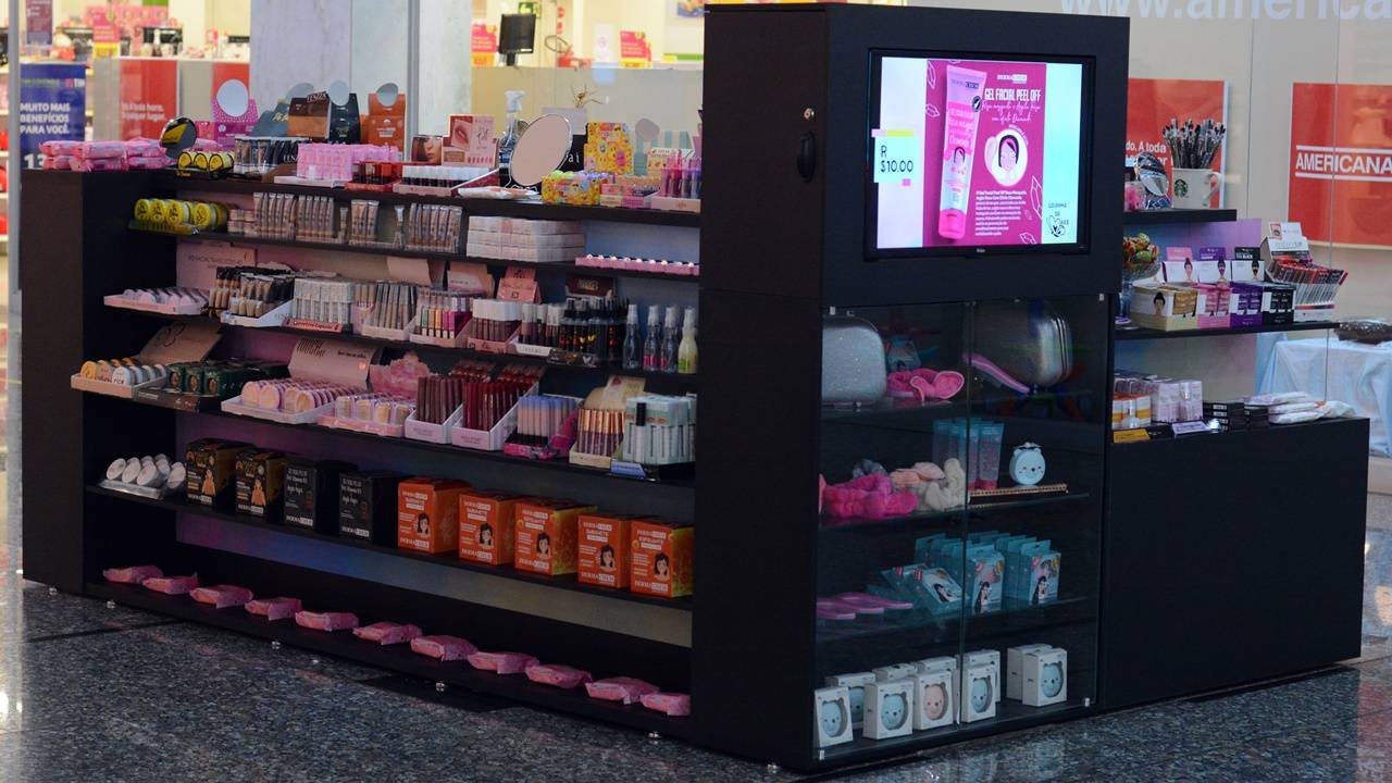 Loja com maquiagens por R$ 10 é inaugurada no Cascavel JL Shopping