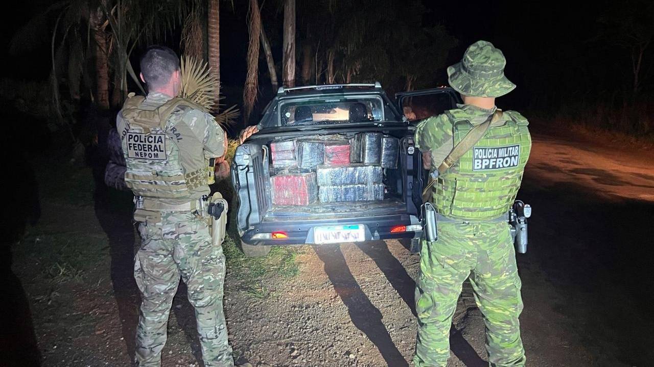 Mais de meia tonelada de drogas apreendida em Foz do Iguaçu após fuga de motoristas