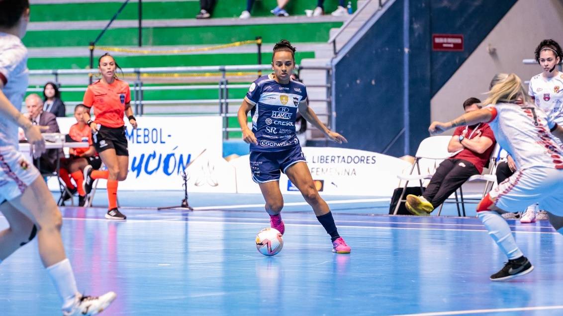 Camila do Stein Cascavel Futsal é eleita a melhor atleta do mundo