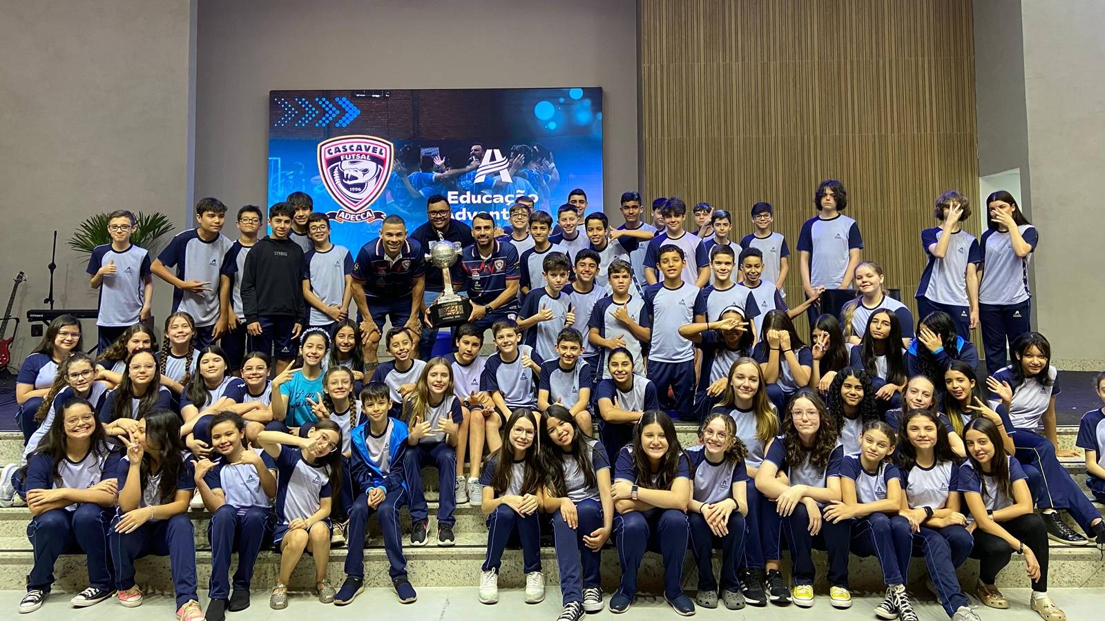 Cascavel Futsal leva inspiração e conhecimento a alunos do Colégio Adventista