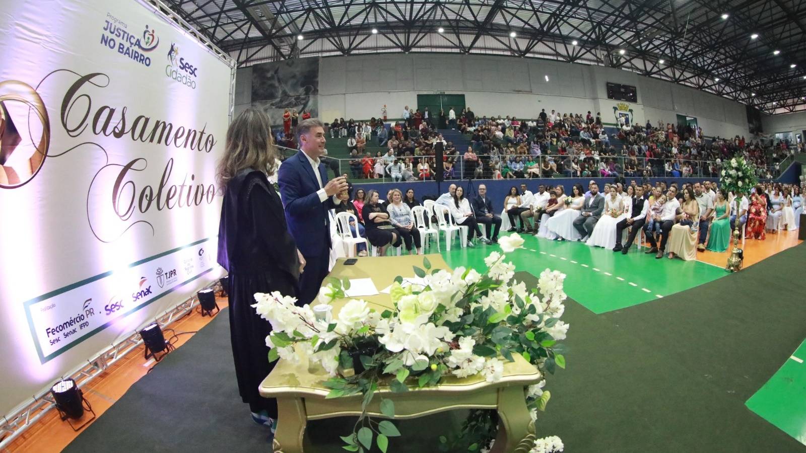 161 casais celebram união em casamento coletivo em Cascavel