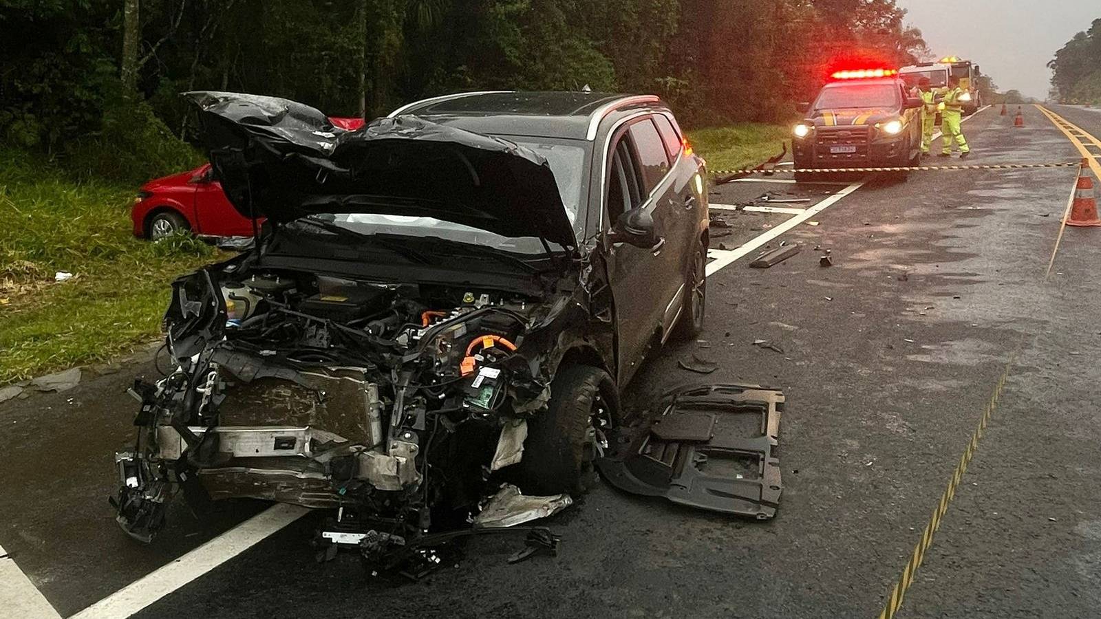 Jovem de 23 anos morre em forte colisão transversal na BR-277 em Irati