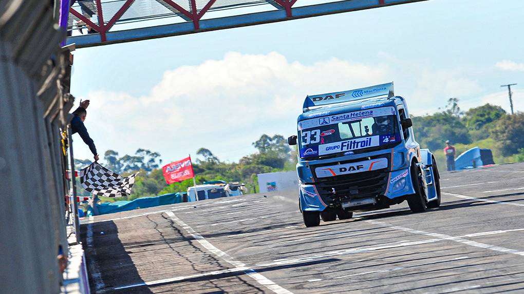 Joãozinho Santa Helena ganha a prova extra da Fórmula Truck em Rivera