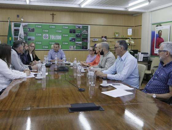 Equipes de transição de Toledo discutem detalhes sobre o transporte escolar