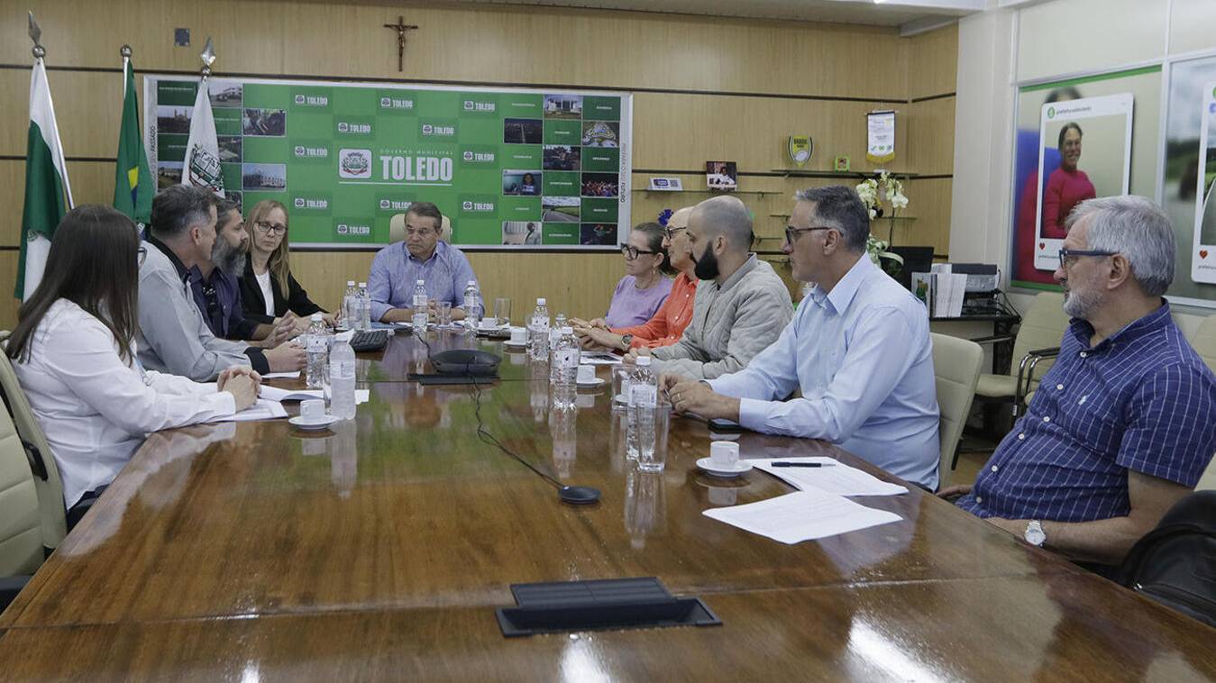 Equipes de transição de Toledo discutem detalhes sobre o transporte escolar