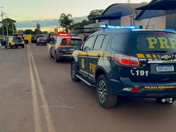 Assalto a compristas na BR-369 termina com perseguição e prisão em estádio de futebol