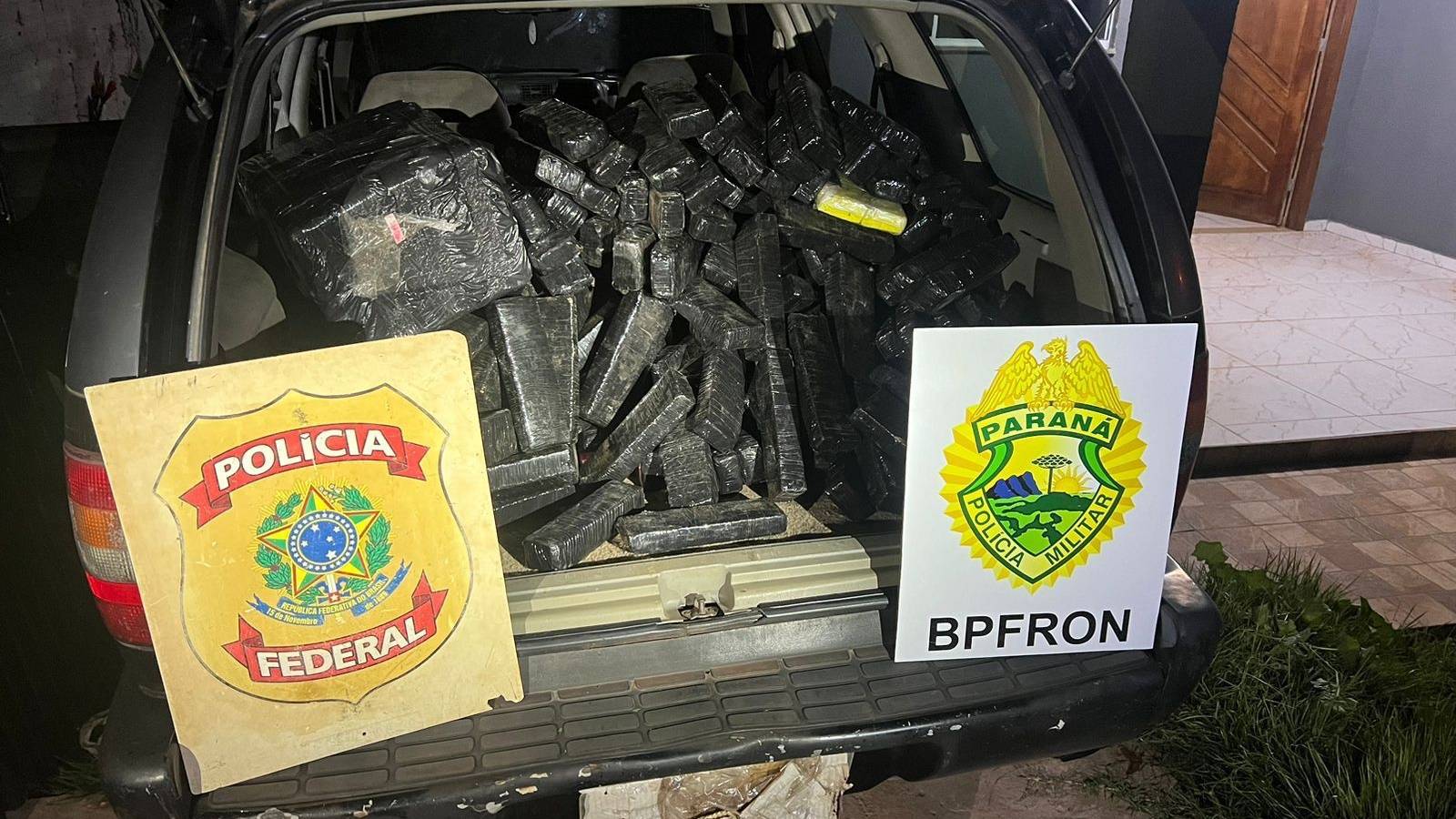 BPFRON e Polícia Federal apreendem 276 kg de substância análoga a maconha em Foz do Iguaçu