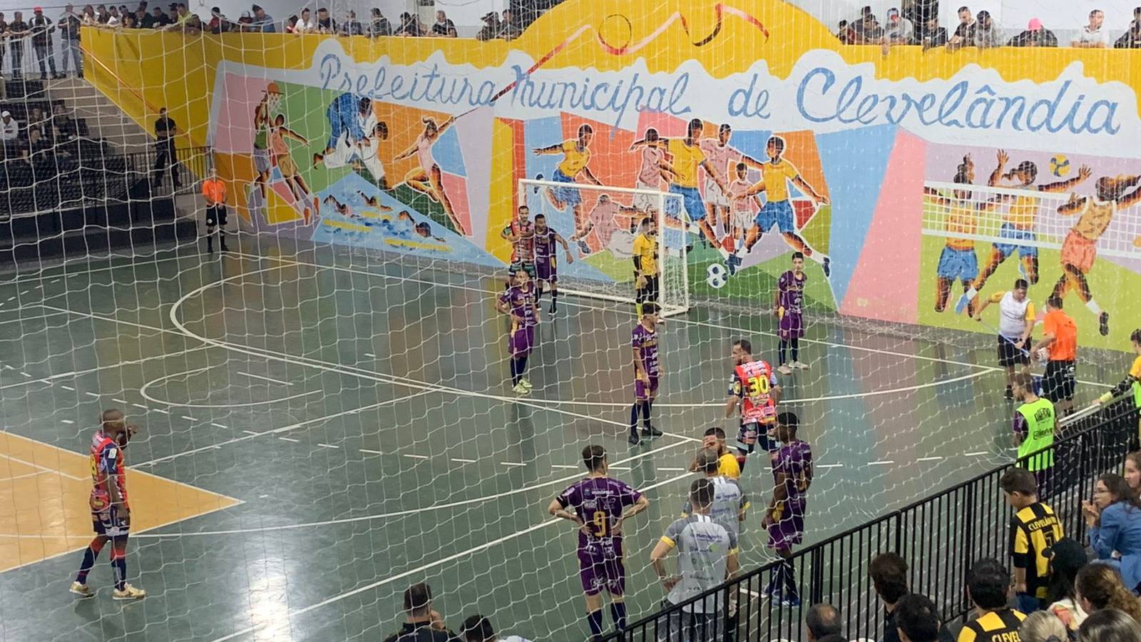 Cascavel Futsal vira o jogo faltando apenas 4 segundos para o apito final na estreia do Paranaense