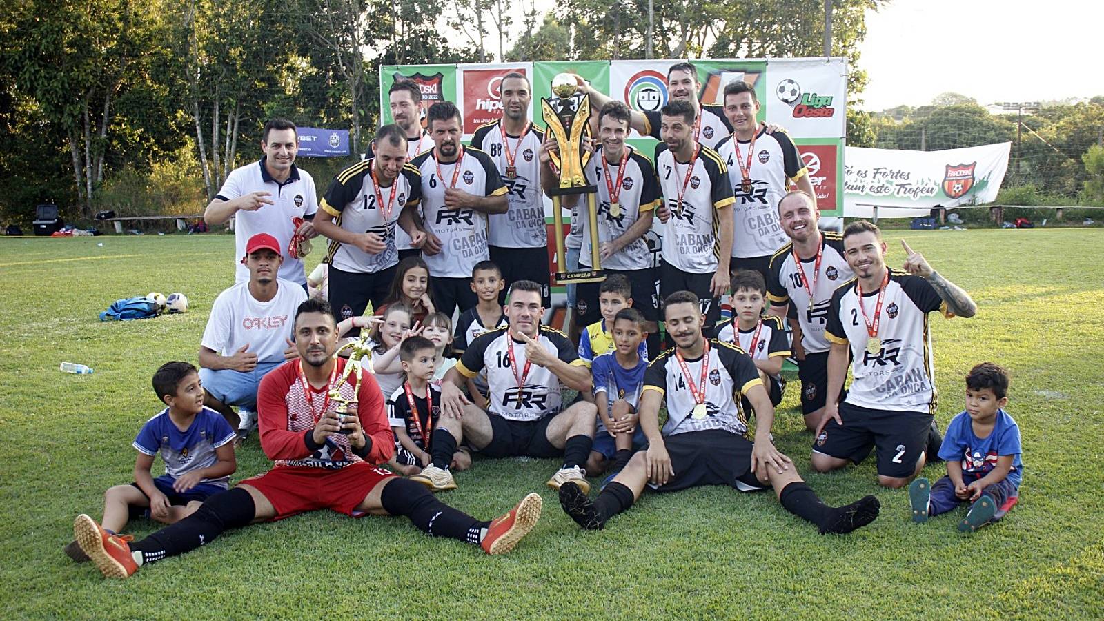 Cabana da Onça conquista título da maior edição da Copa Chácara Fardoski de Futebol 7 em Cascavel