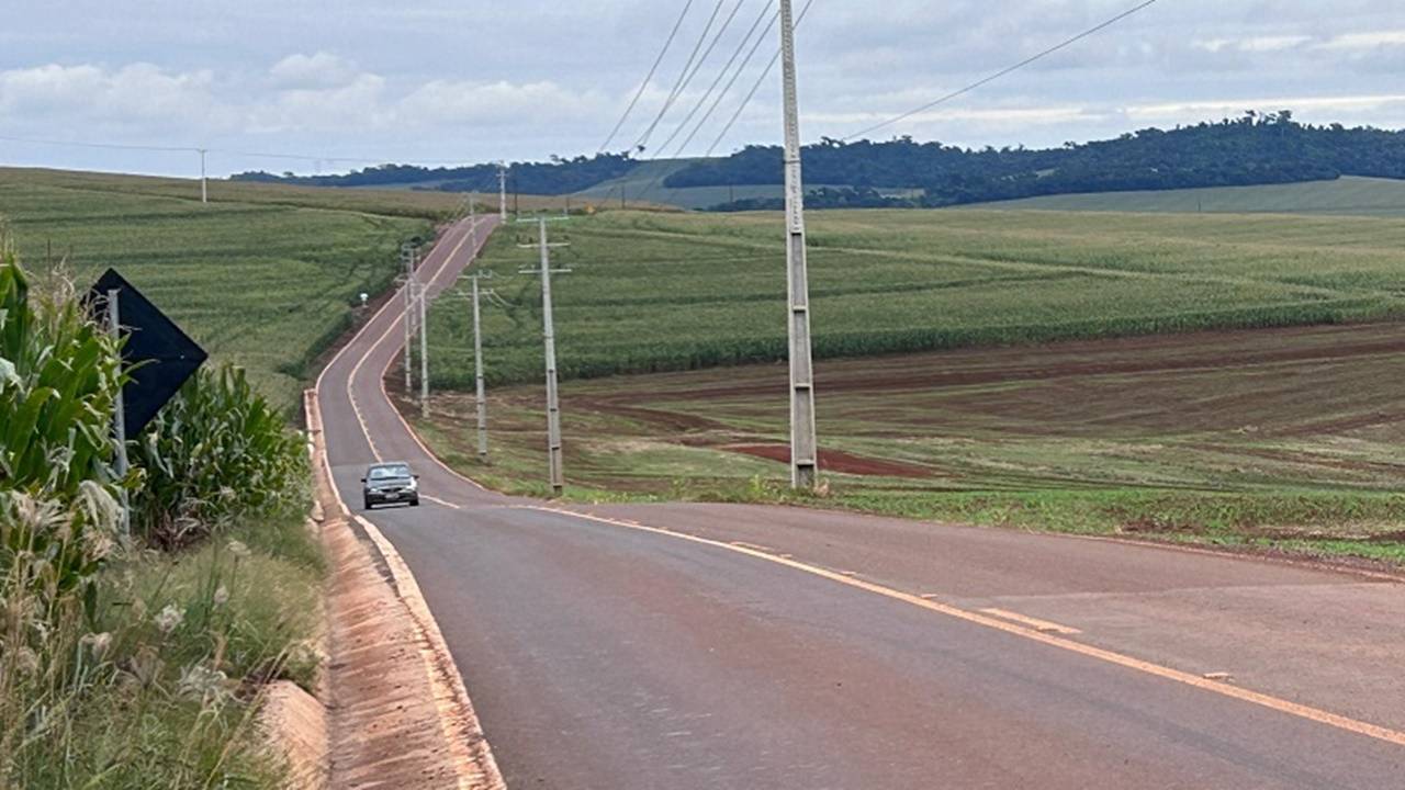 Asfalto chega ao distrito de Diamante: 8,8 km de estrada beneficiam produtores rurais