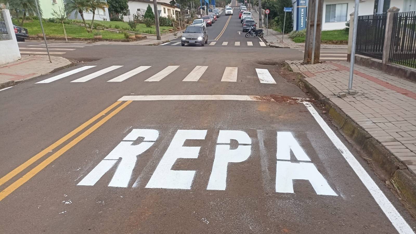 "REPA" em vez de "PARE":  Erro em sinalização horizontal gera confusão no trânsito de Verê