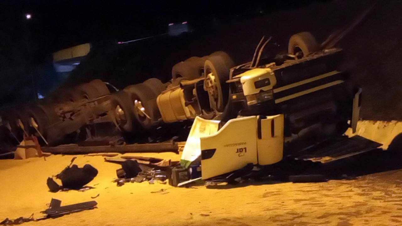 Motorista Morre Após Caminhão Sair Da Pista Na Br 277 Em São Miguel Sot