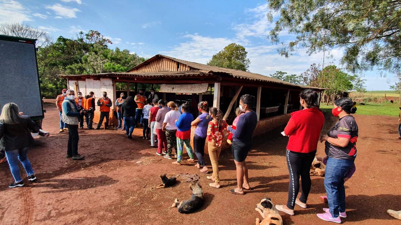 Famílias afetadas pela estiagem recebem cestas básicas