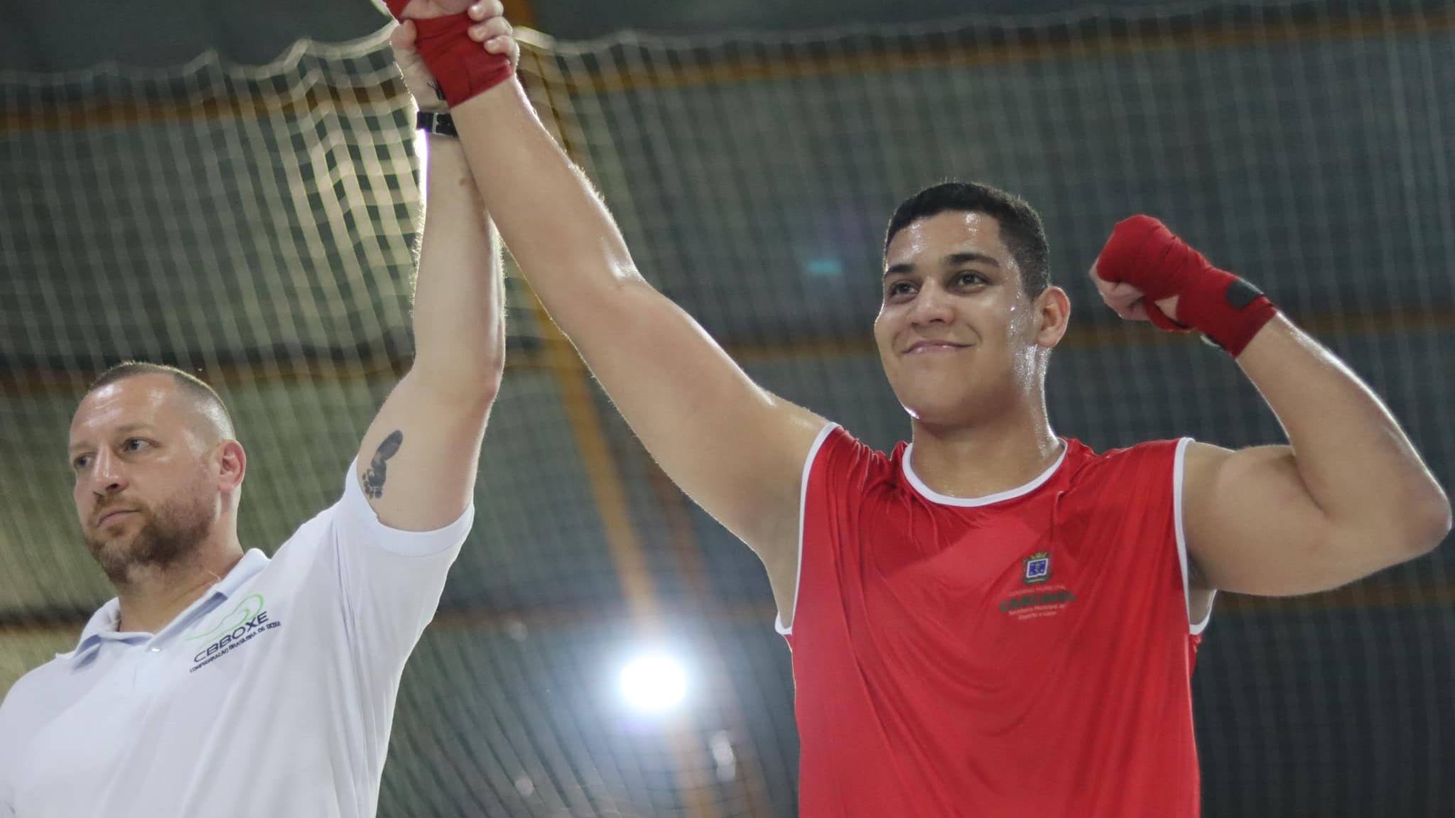 Emoção e superação no ringue: Campeões do Boxe do Paraná Combate são revelados