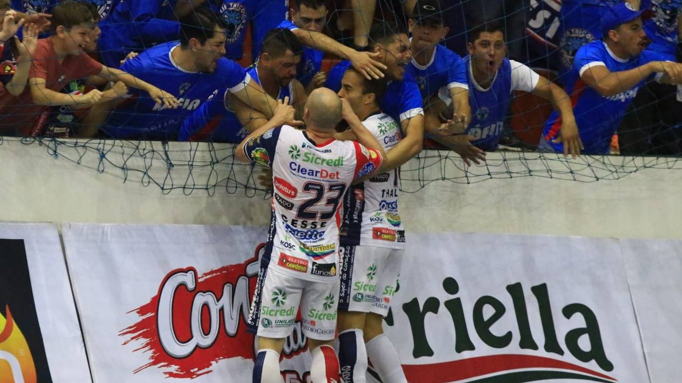 Cascavel Futsal vence Pato por 4 a 2 no jogo de ida das oitavas da Liga Nacional de Futsal