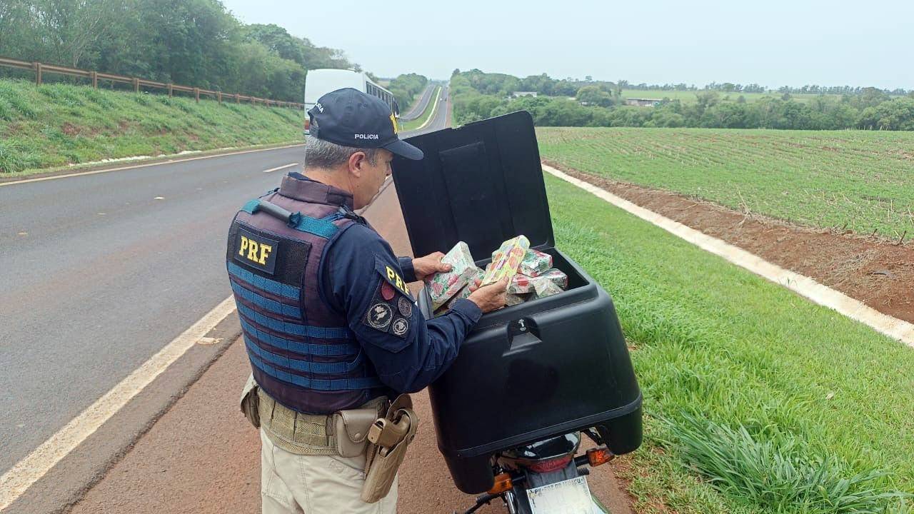 PRF prende motoboy que carregava 60 quilos de maconha em São Miguel do Iguaçu