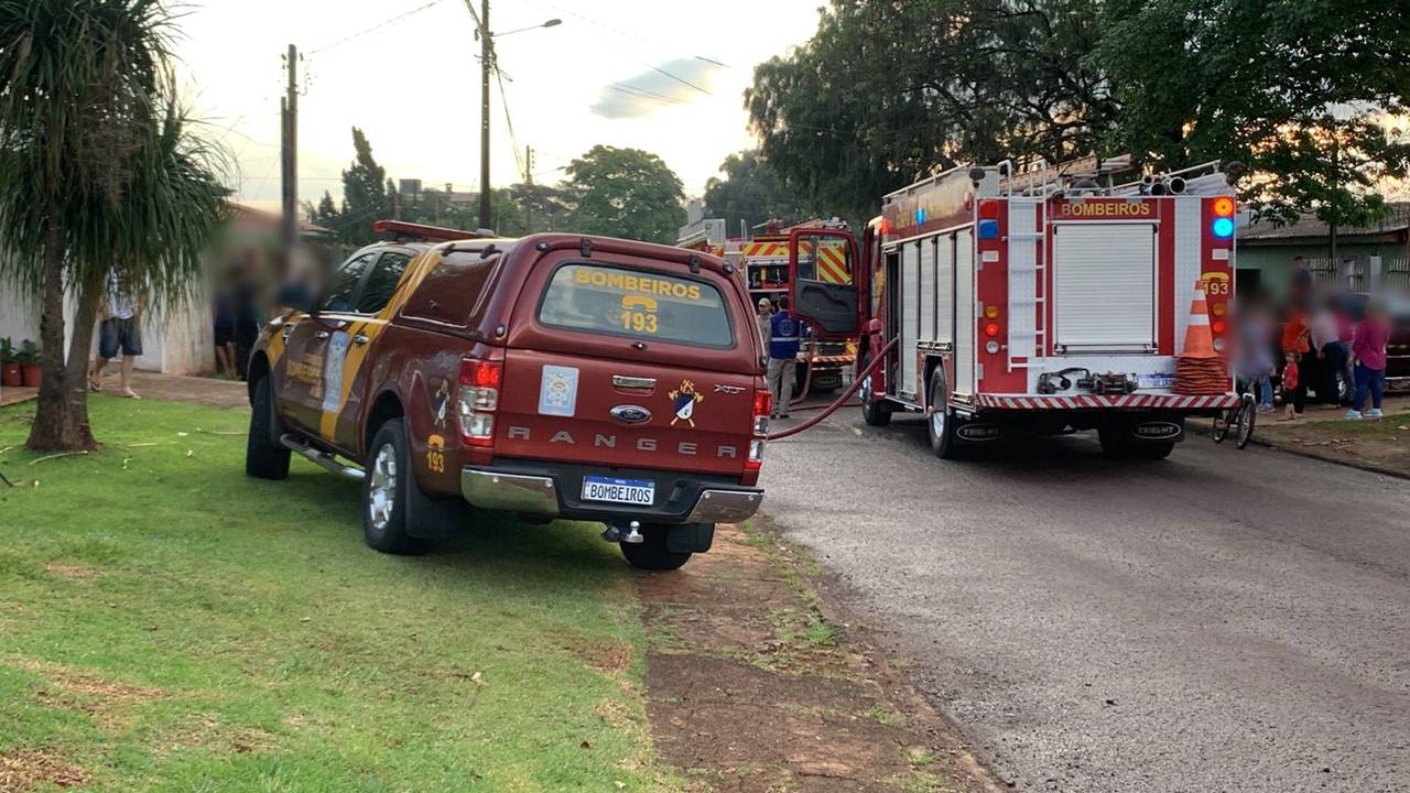 Corpo carbonizado é encontrado nos escombros da casa incendiada no Bairro Cascavel Velho