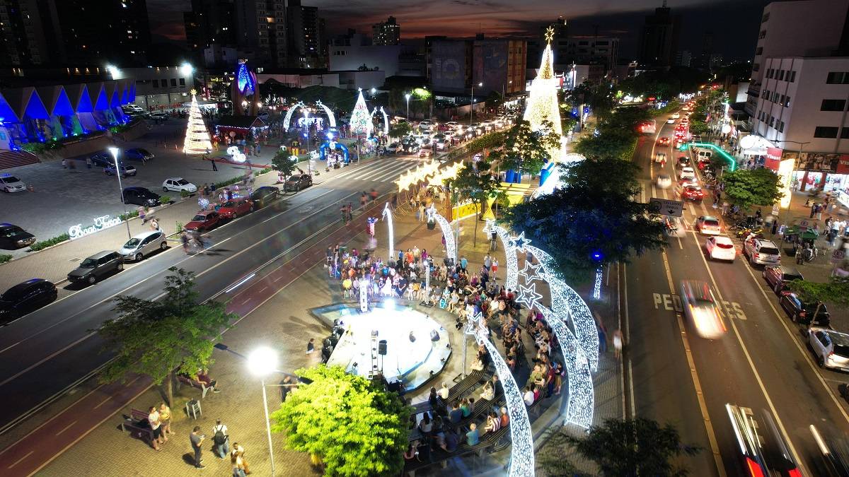 Prefeitura de Cascavel Inicia montagem da decoração para o Natal dos Pioneiros