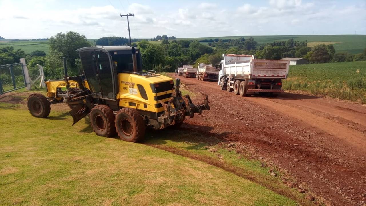 Seagri intensifica trabalhos em estradas rurais de Cascavel