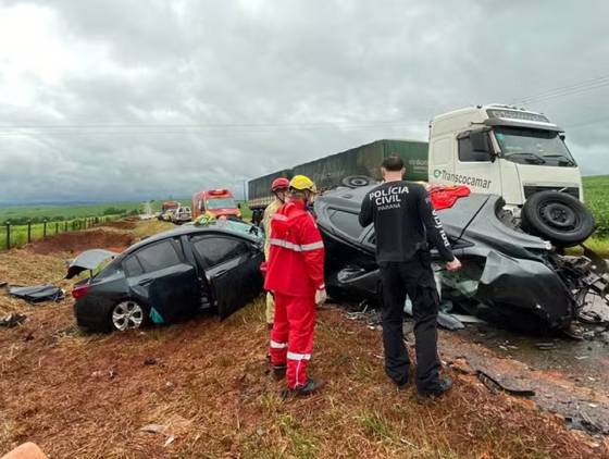 Tragédia na PR-445: Quatro pessoas morrem em colisão frontal no Norte do Paraná